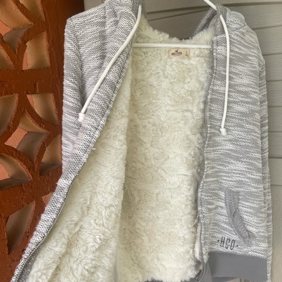 Plush lined Hollister zip up - Picture 3 of 3